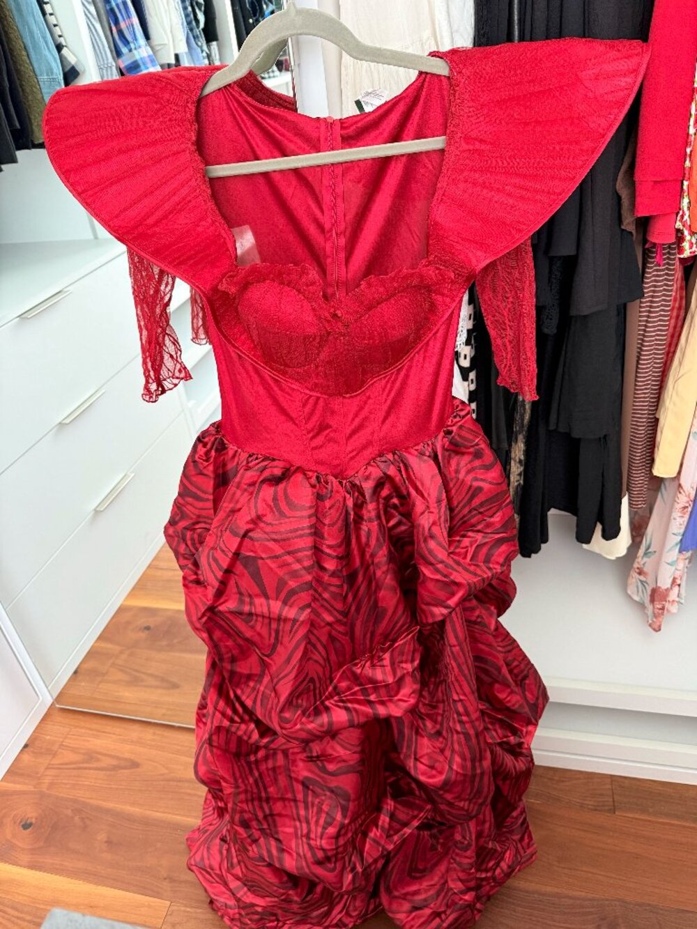 Disney Descendants Rise of Red Queen of Hearts Costume Size Women's Small 2-4